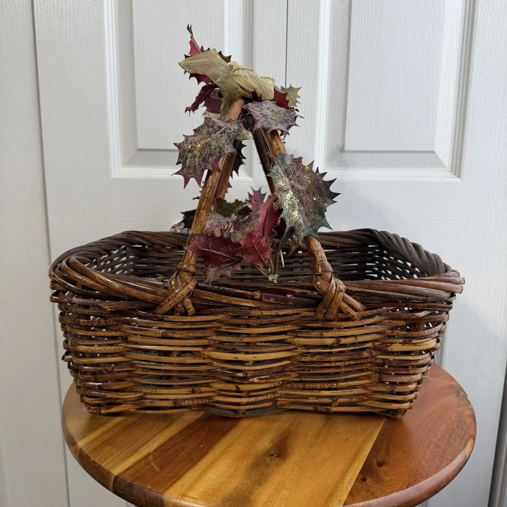 Woven Wicker Double Handle Basket Leaf Accents Fall Decor Cottage Granny